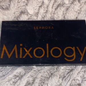 Sephora Mixology Palette in Black and Gold w/broken but functional brush